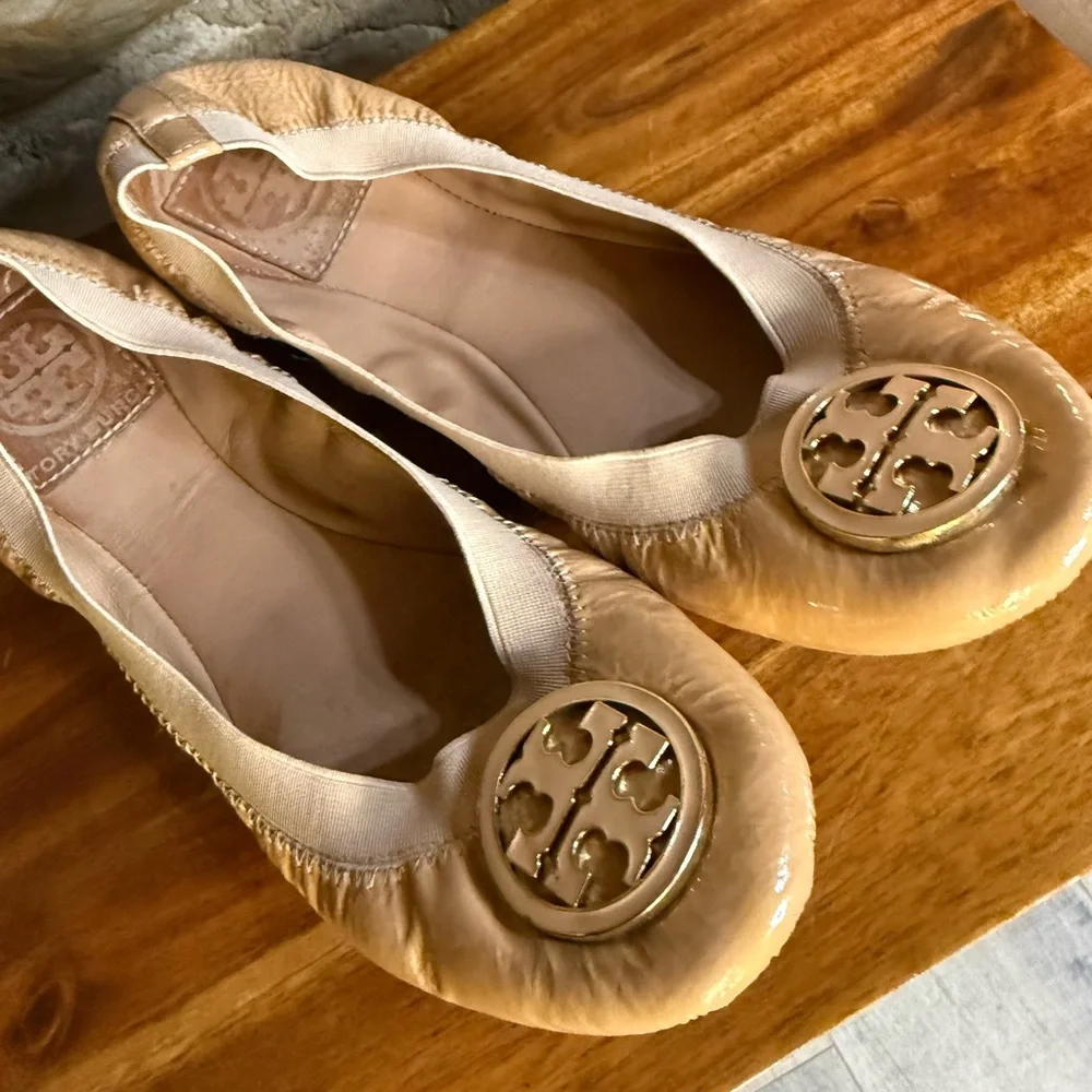 Tory Burch Beige Leather Ballet Flats with Gold Logo